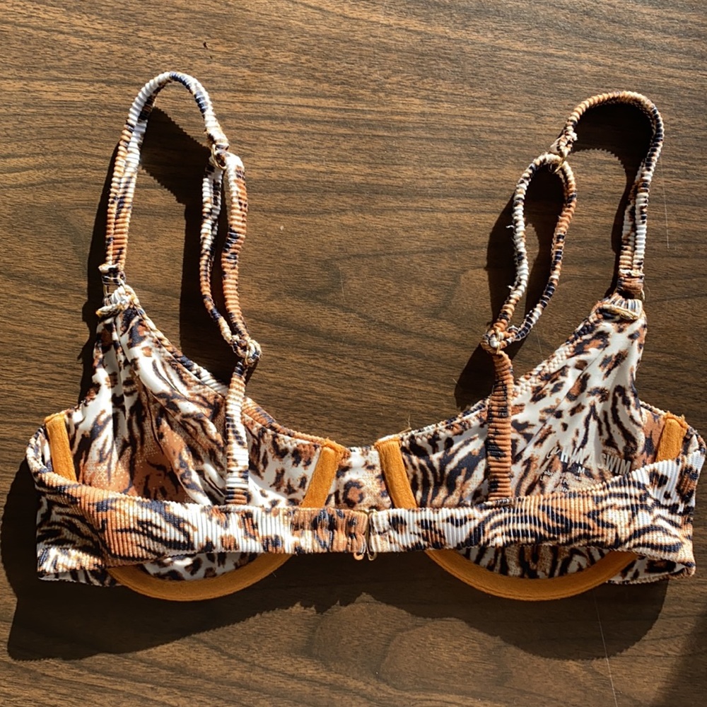 Two-Piece Leopard LaHana Suit - Picture 7 of 7